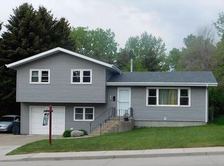 1503 Sunset Dr NW, Mandan, ND 58554
