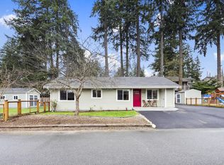 19036 Ballinger Way NE, Lake Forest Park, WA 98155
