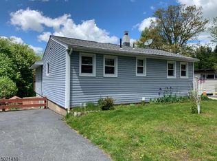 11 Olcott Rd, Hewitt, NJ 07421