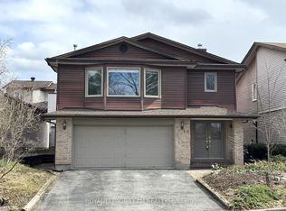 19 Hackett St, Ottawa, ON K1V0P9