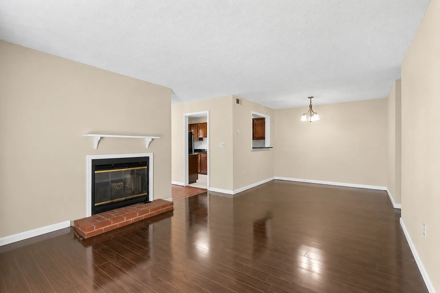 1 bed, 826 sqft, $1,800 — Photo 4