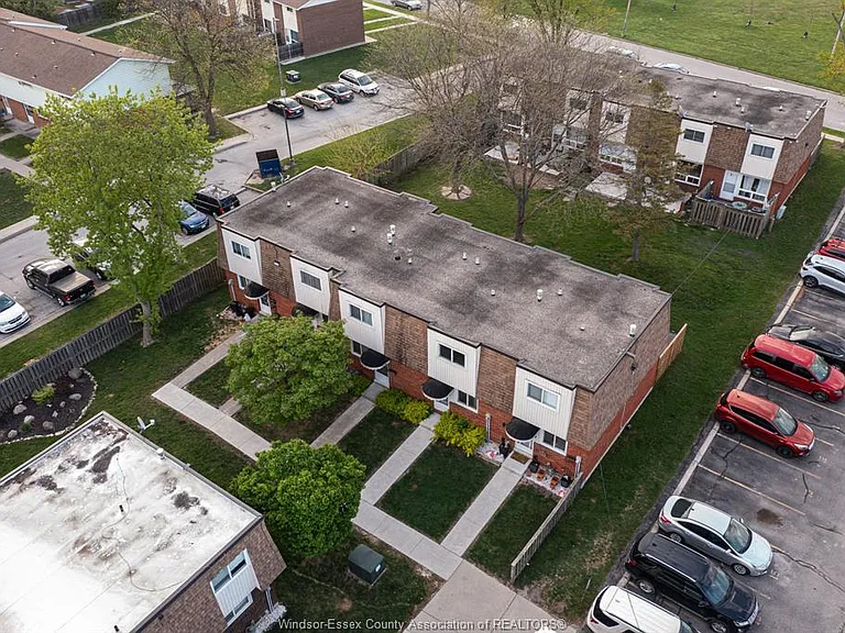 5486 Lassaline Ave — Photo 39