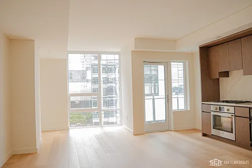 121 Stewart St Photo 1
