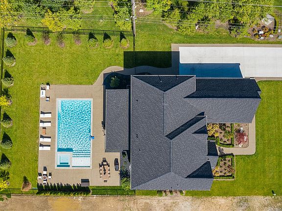 3rd image of 1936 Traceky