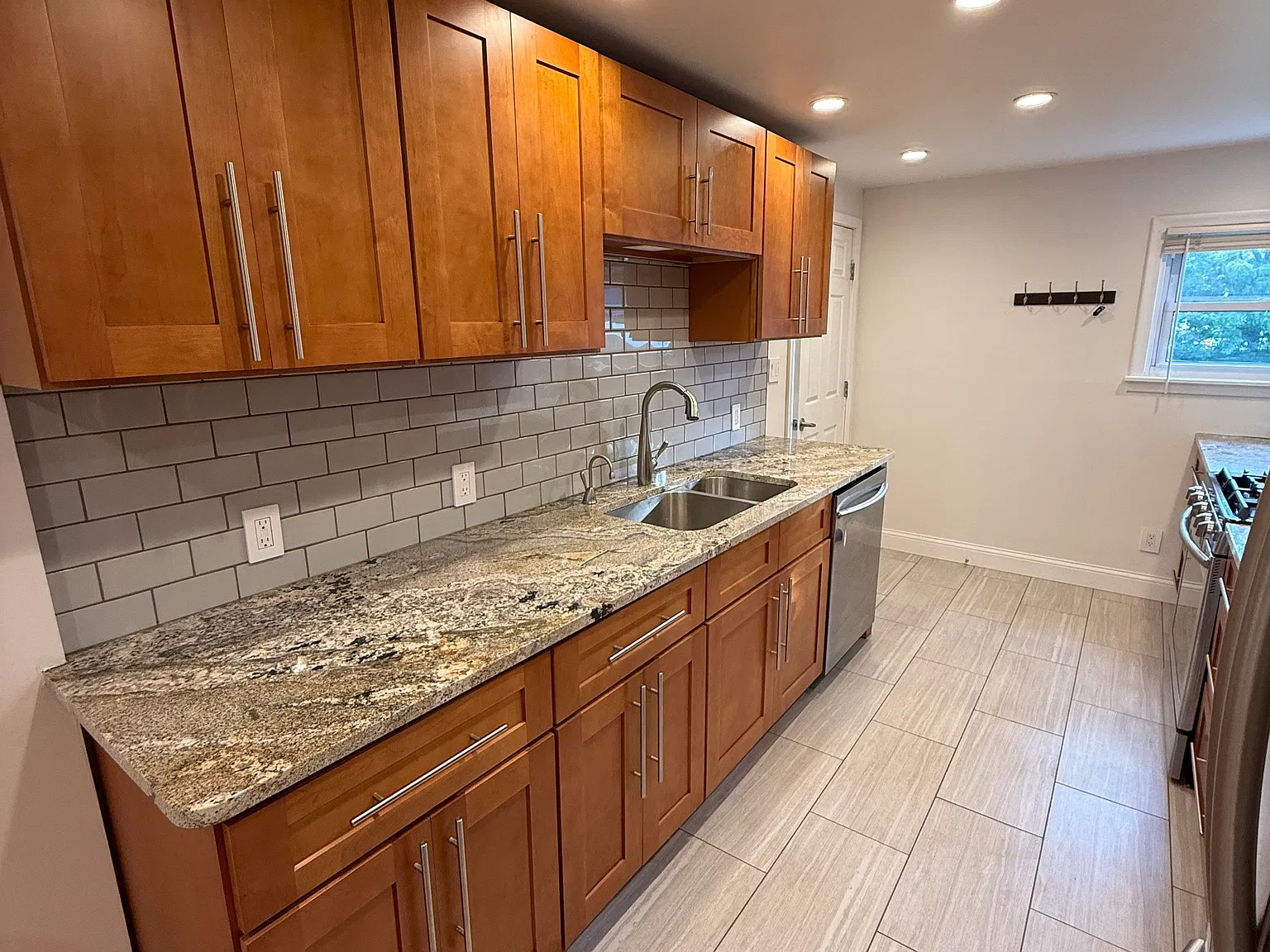 3 bed, 1224 sqft, $1,900 — Photo 3