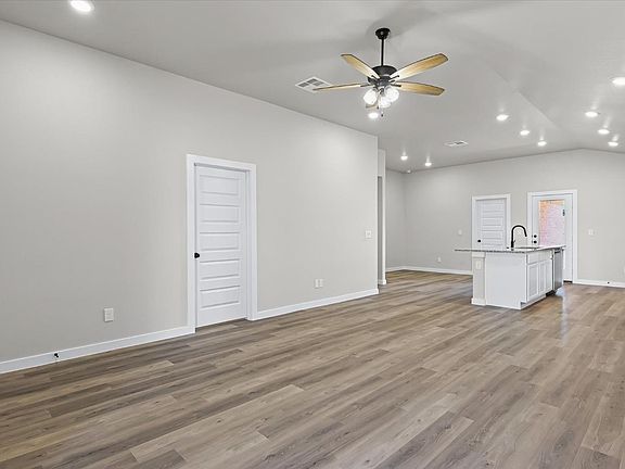 4th image of 2810 Trenton Ave
