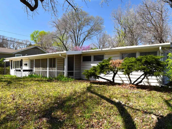 1518 SW 28th St, Topeka, KS 66611