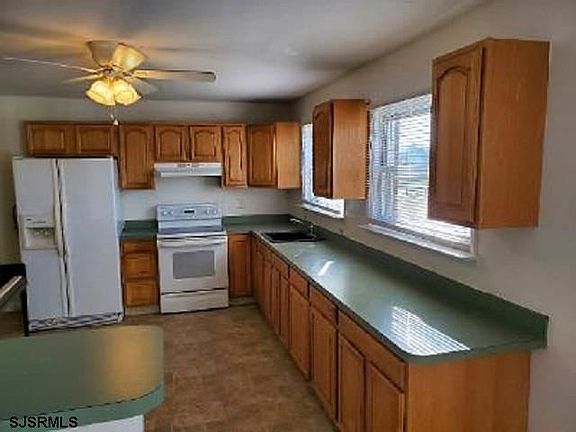 2nd image of 494 Deptford Ave
