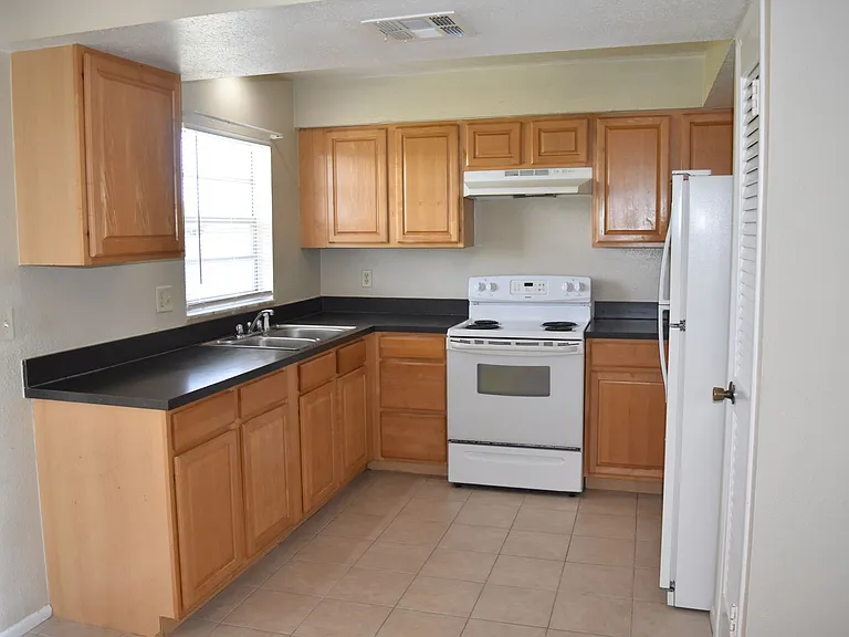 3134 Edgewood Dr NE — Photo 7