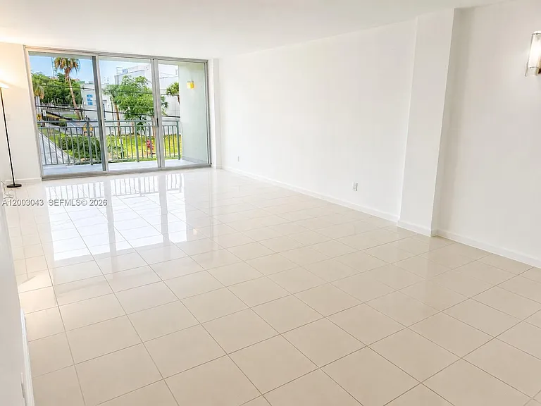 9500 W Bay Harbor Dr #2G — Photo 7