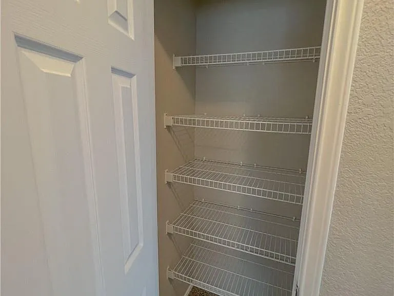 325 Altamont St — Photo 11