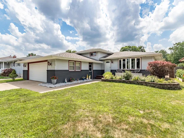 9120 Southmoor Ave, Highland, IN 46322
