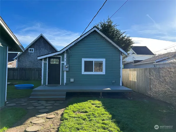 505 Spruce Street E, Ilwaco, WA 98624