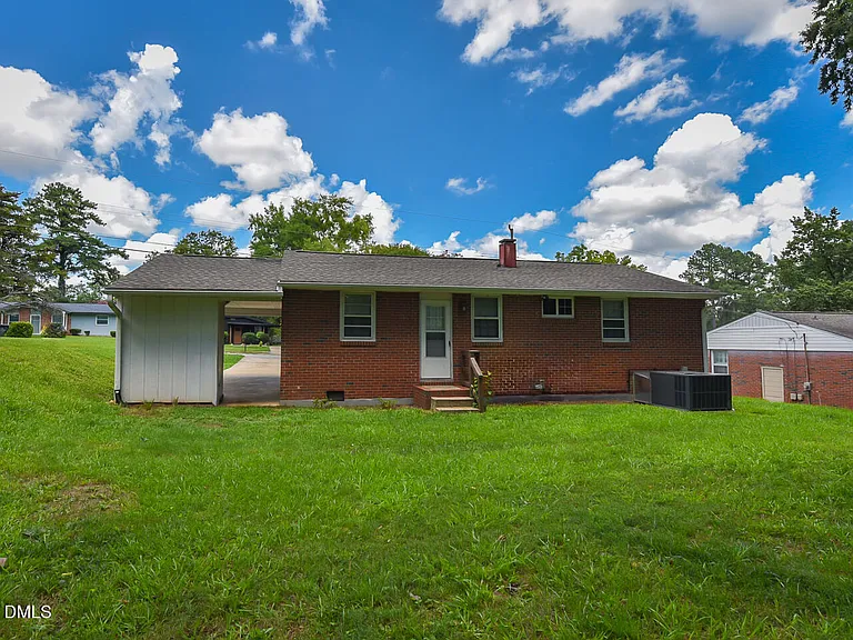 852 Hadley Rd — Photo 17