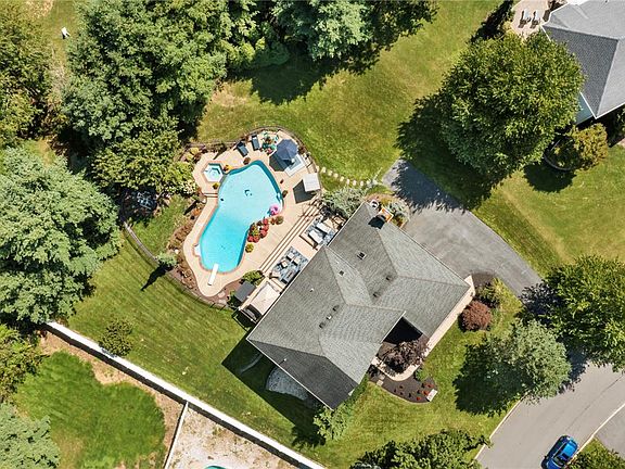 2nd image of 5221 Aberdene St