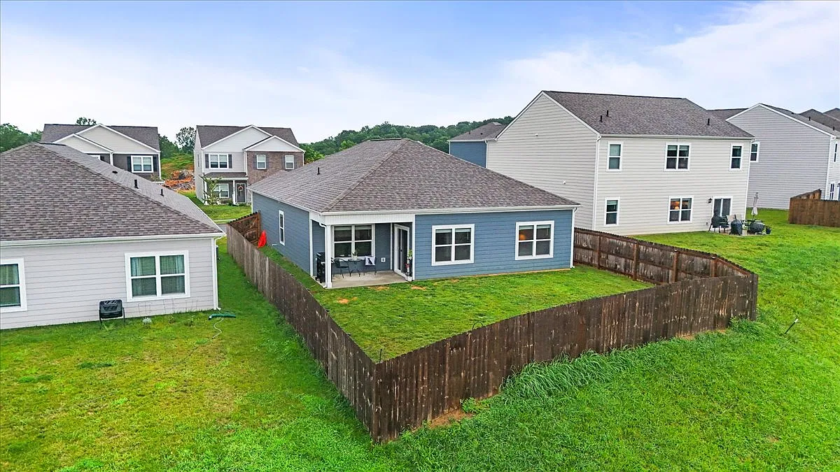 3 bed, 1618 sqft, $2,800 — Photo 4