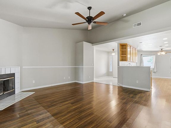 4th image of 1788 Carolyn Dr