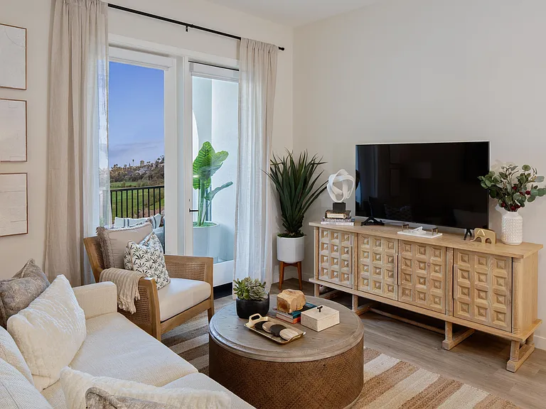 Everleigh San Clemente- 55+ Active Adult Apartment Homes — Photo 9