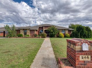 206 Cypress Ave, Elk City, OK 73644