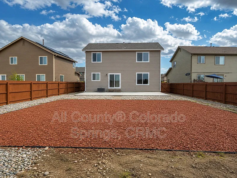 4 bed, 3.5 bath, 2207 sqft, $2,700 — Photo 4