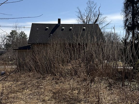 5th image of 422 North Brooksvale Road