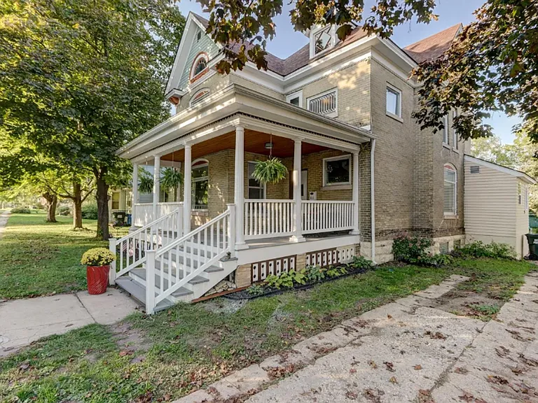 511 W Wisconsin St — Photo 3