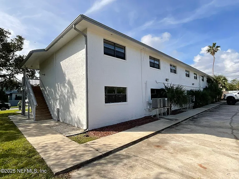 318 Arricola Ave #101 — Photo 5