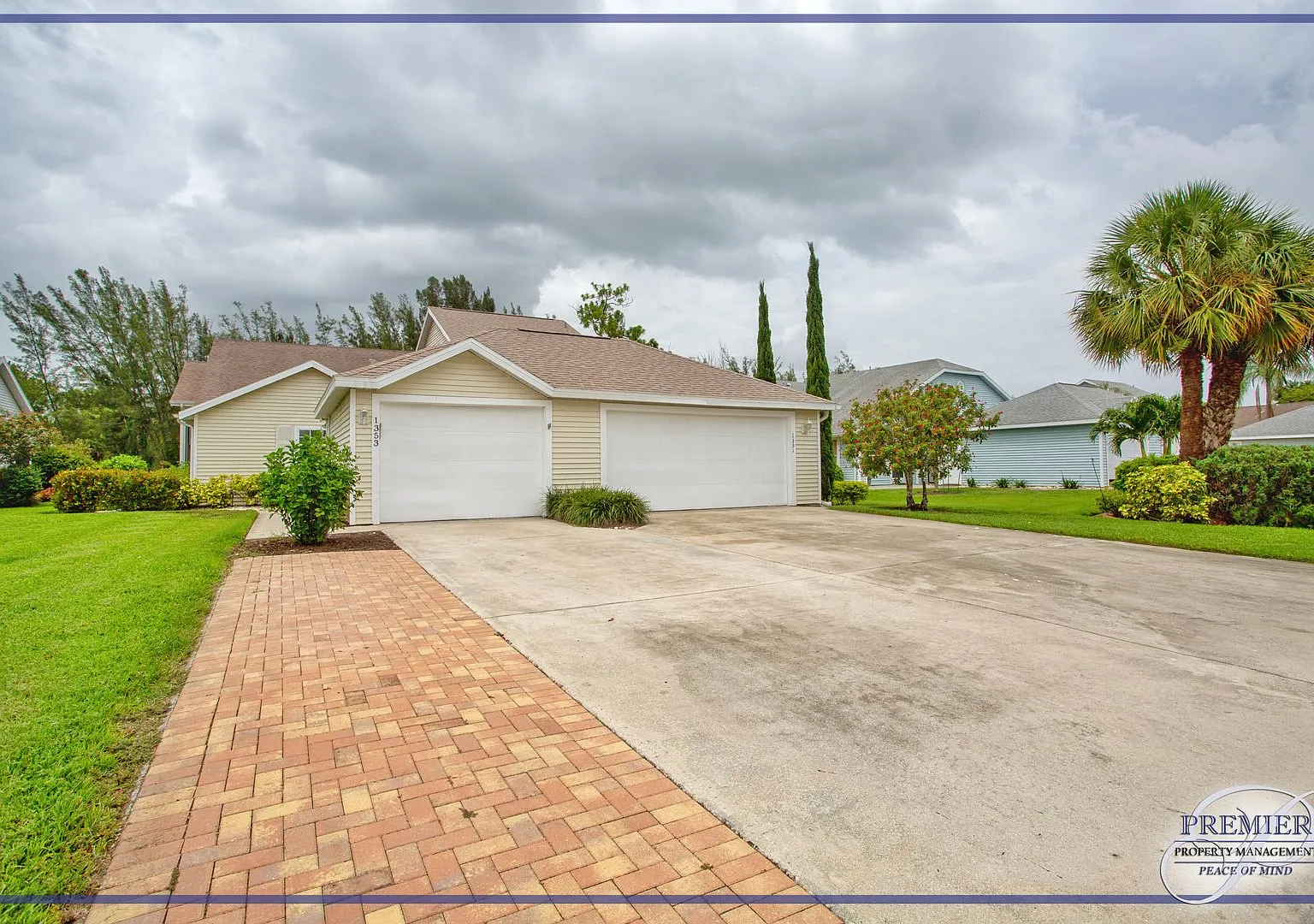 Great Location 3/2.5 Townhouse**2 Car Garage Quiet And Low Density Communuty — Photo 2