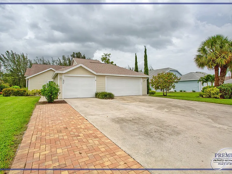 1351 Monarch Cir — Photo 2