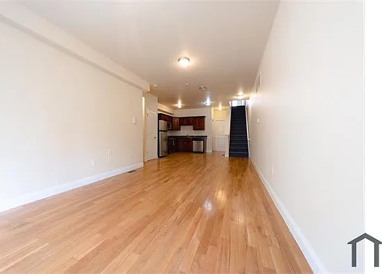 4 bed, 1900 sqft, $2,000 — Photo 2