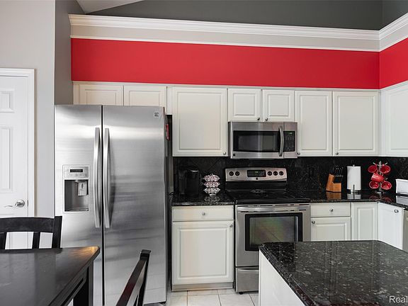 4th image of 39681 Muirfield Ln