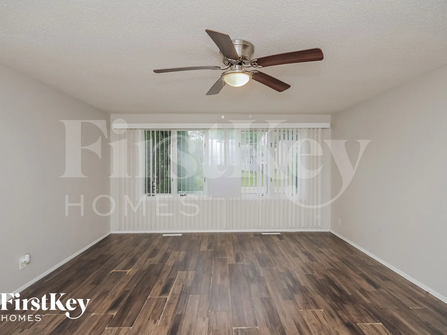 4 bed, 1.0 bath, 1569 sqft, $2,445 — Photo 3