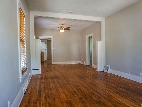 5th image of 3045 Vine St