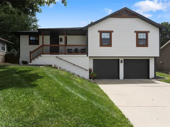 300 NW Arbor Dr, Blue Springs, MO 64014
