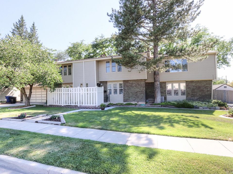 Home on the right is available, this is a twin home