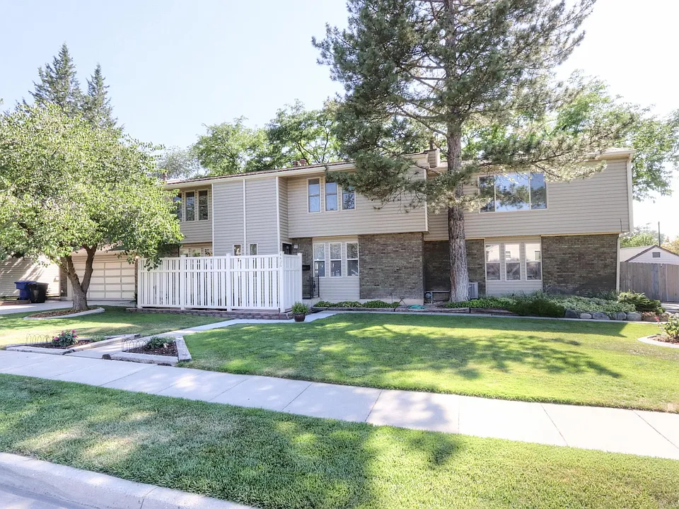 Home on the right is available, this is a twin home