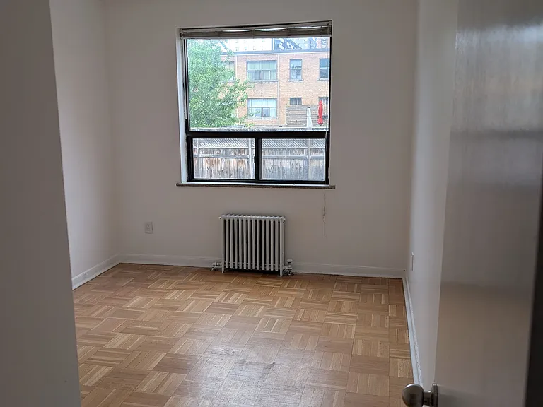 117 Cosburn Ave — Photo 4