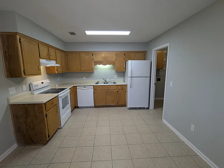 177 Sheila Dr — Photo 7