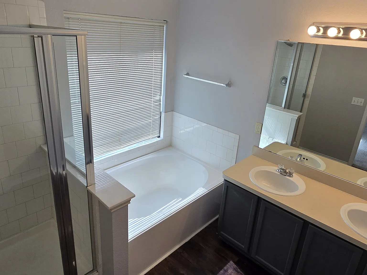 4 bed, 1876 sqft, $2,300 — Photo 3