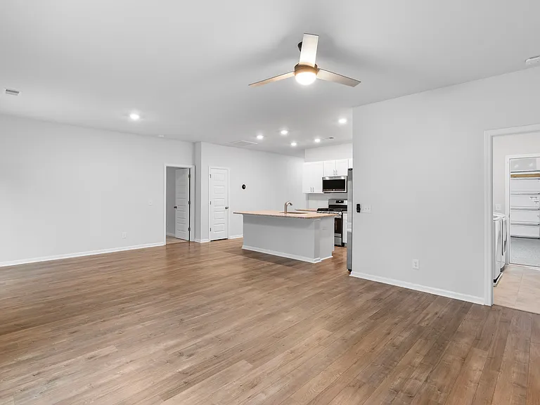 301 Firewheel Ct — Photo 6