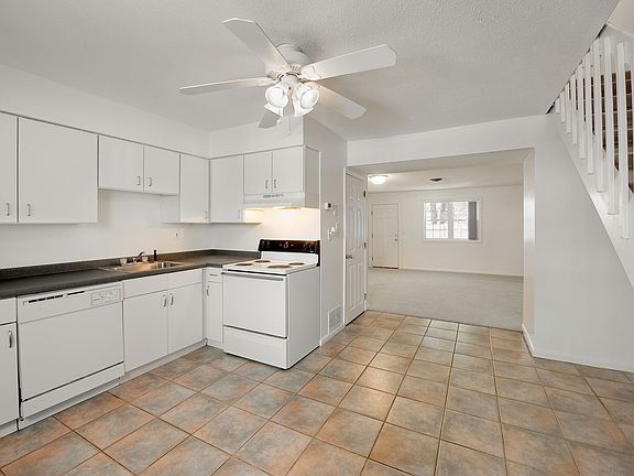 4th image of 44 New Zealand Rd APT 3