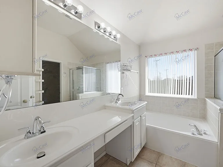 2229 White Rock Ln — Photo 16