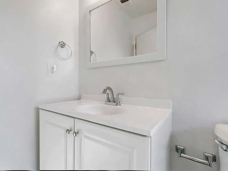 1516 Oscar St — Photo 3