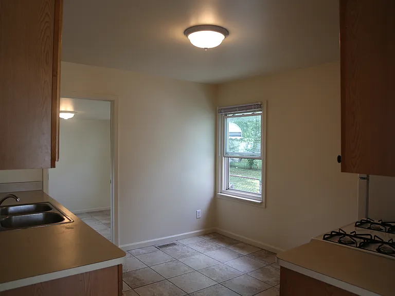 21328 La Salle Blvd — Photo 6
