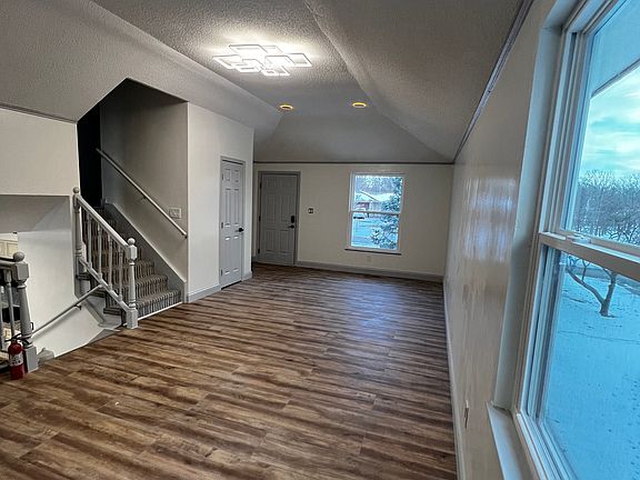 3rd image of 8520 Valley View Dr #1