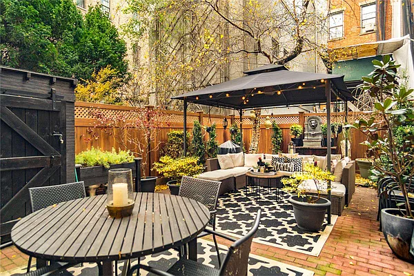 Rented by Century 21 Metropolitan | media 18