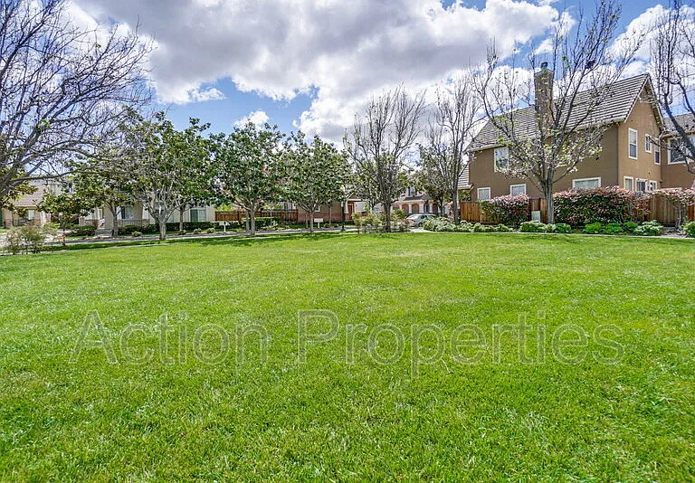 158 Holly Ct — Photo 46