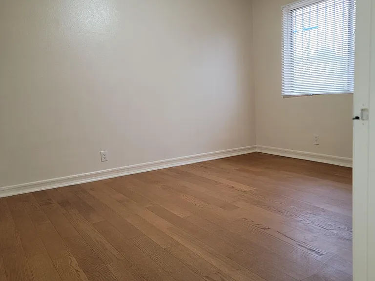 3732 E Live Oak St — Photo 4