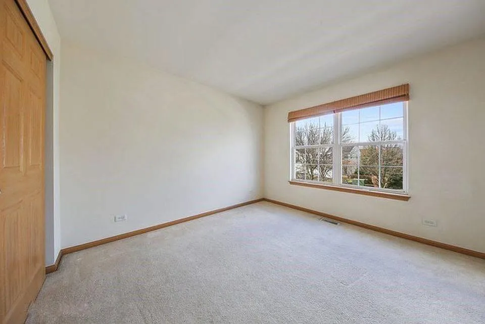 868 Genesee Dr — Photo 3