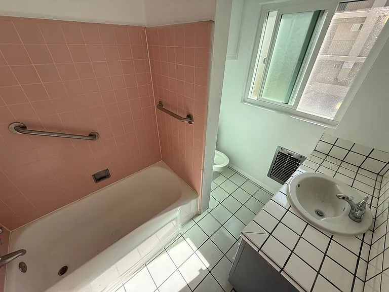 14956 Magnolia Blvd #4 — Photo 10